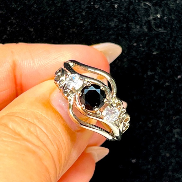 🌸925 Silver and black gemstone ring NEW - Picture 3 of 9